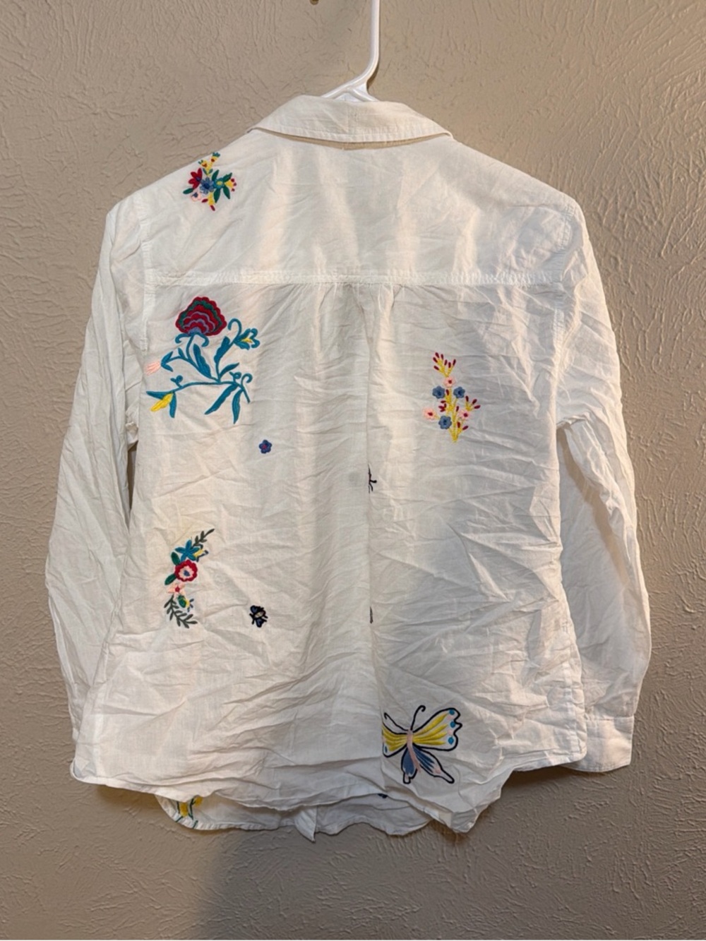 White Embroidered Button-Up Shirt with Floral & Butterfly Motif - Picture 5 of 5
